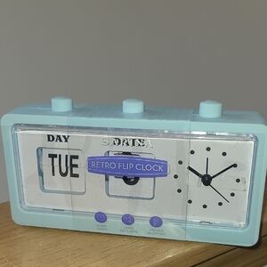 Retro Flip Clock - Light Blue